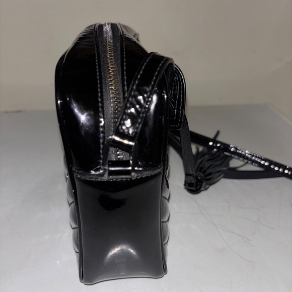 Saint Laurent Lou Medium YSL Monogram Patent Camera Bag- black patent - Picture 5 of 10